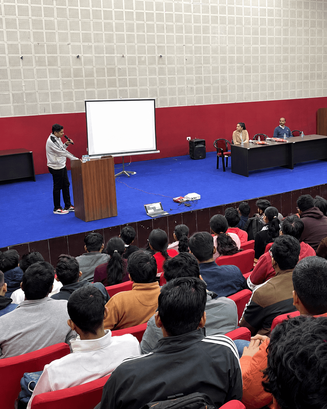 Students gathering at an OSCode community meetup